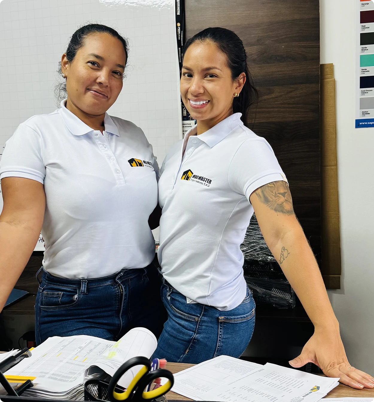 Equipo de MacMaster Importadores SAS en Cali, Colombia, brindando acompañamiento técnico y soluciones industriales.